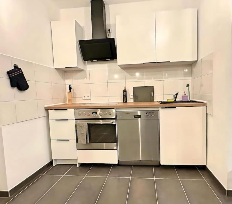 Urban & Chic: 2Bdr, Parkplatz Apartment Witten Luaran gambar